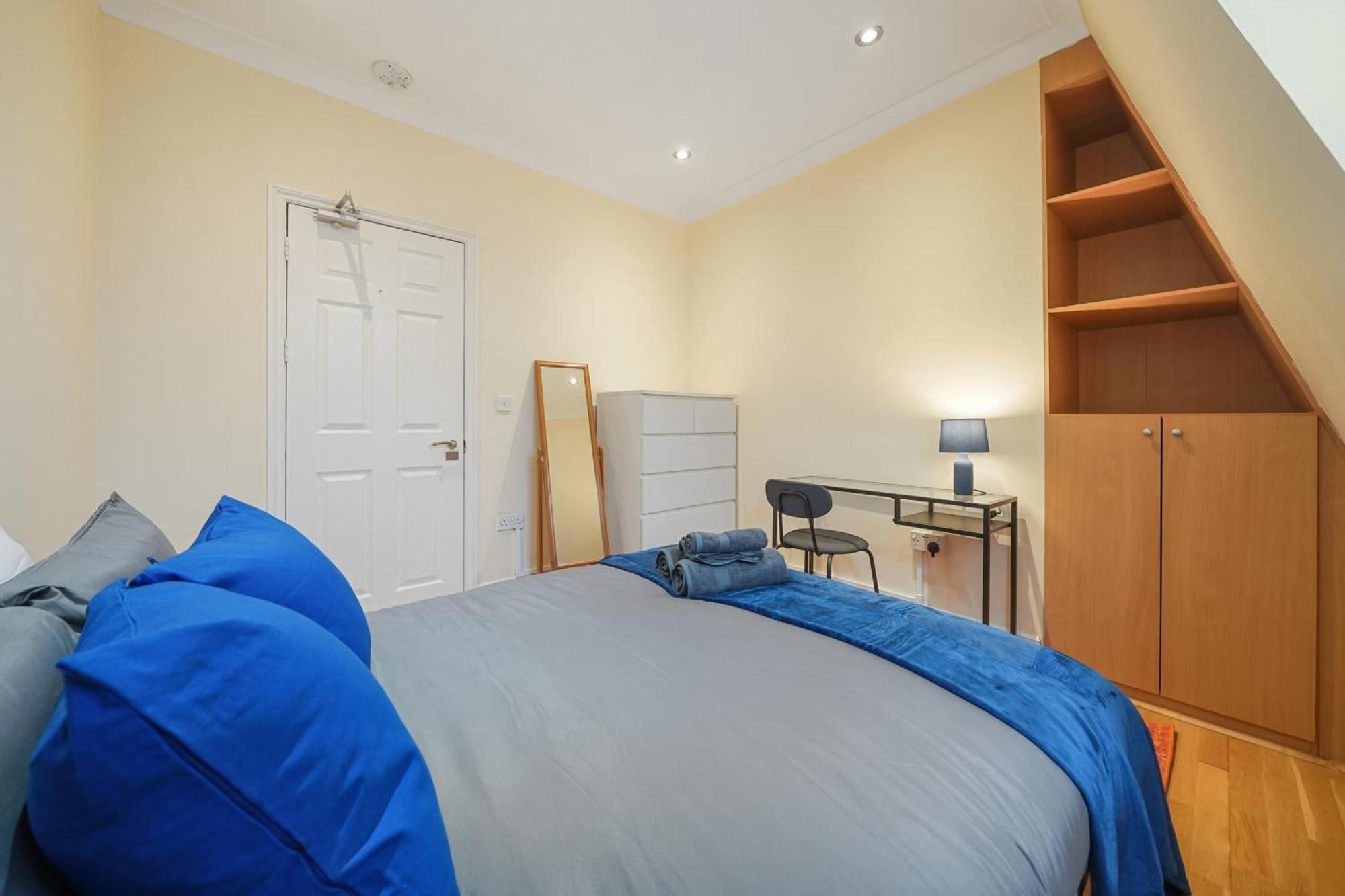 Апартаменты The Chic Townhouse In Kings Cross!!! 3 Floors Лондон Экстерьер фото