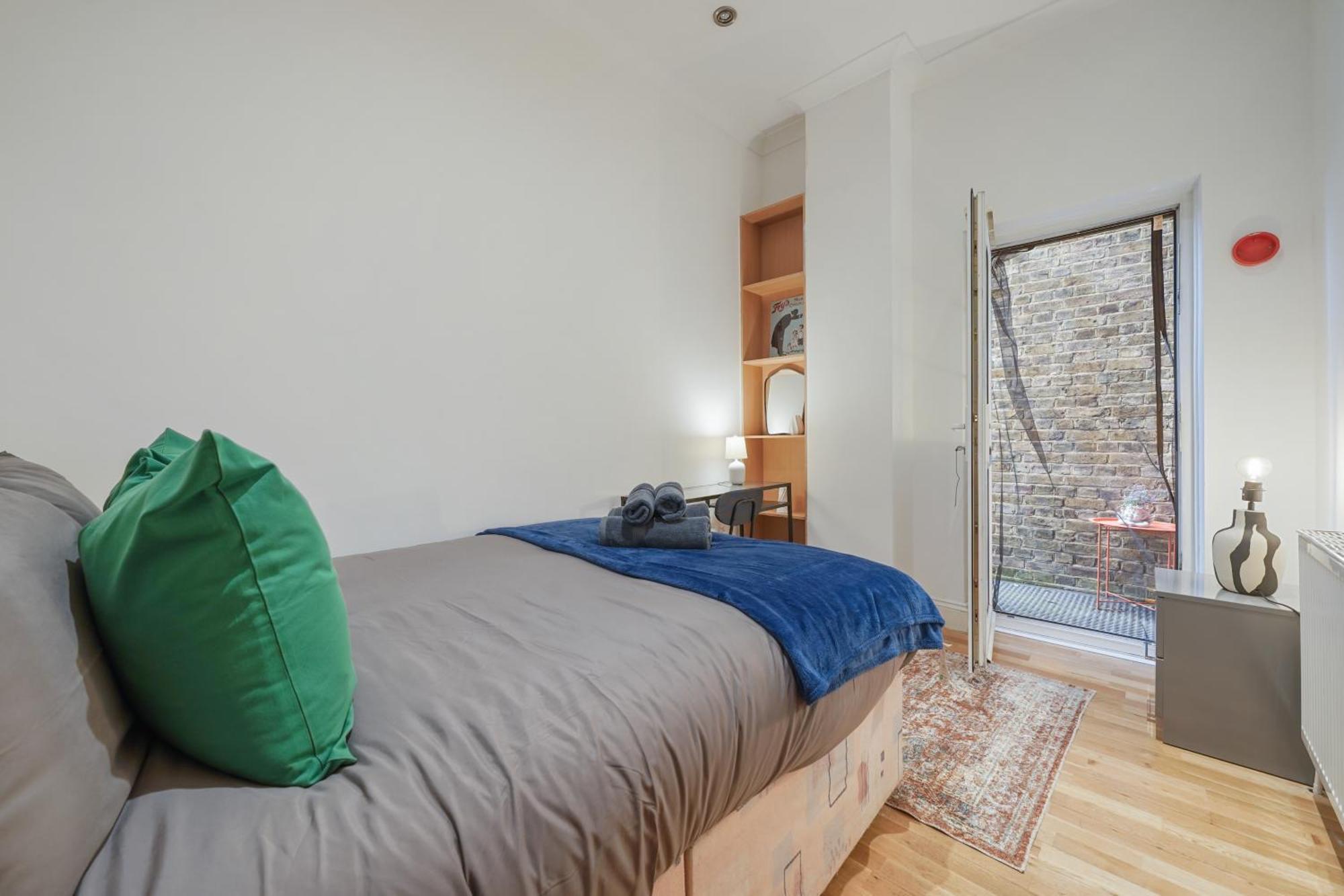Апартаменты The Chic Townhouse In Kings Cross!!! 3 Floors Лондон Экстерьер фото