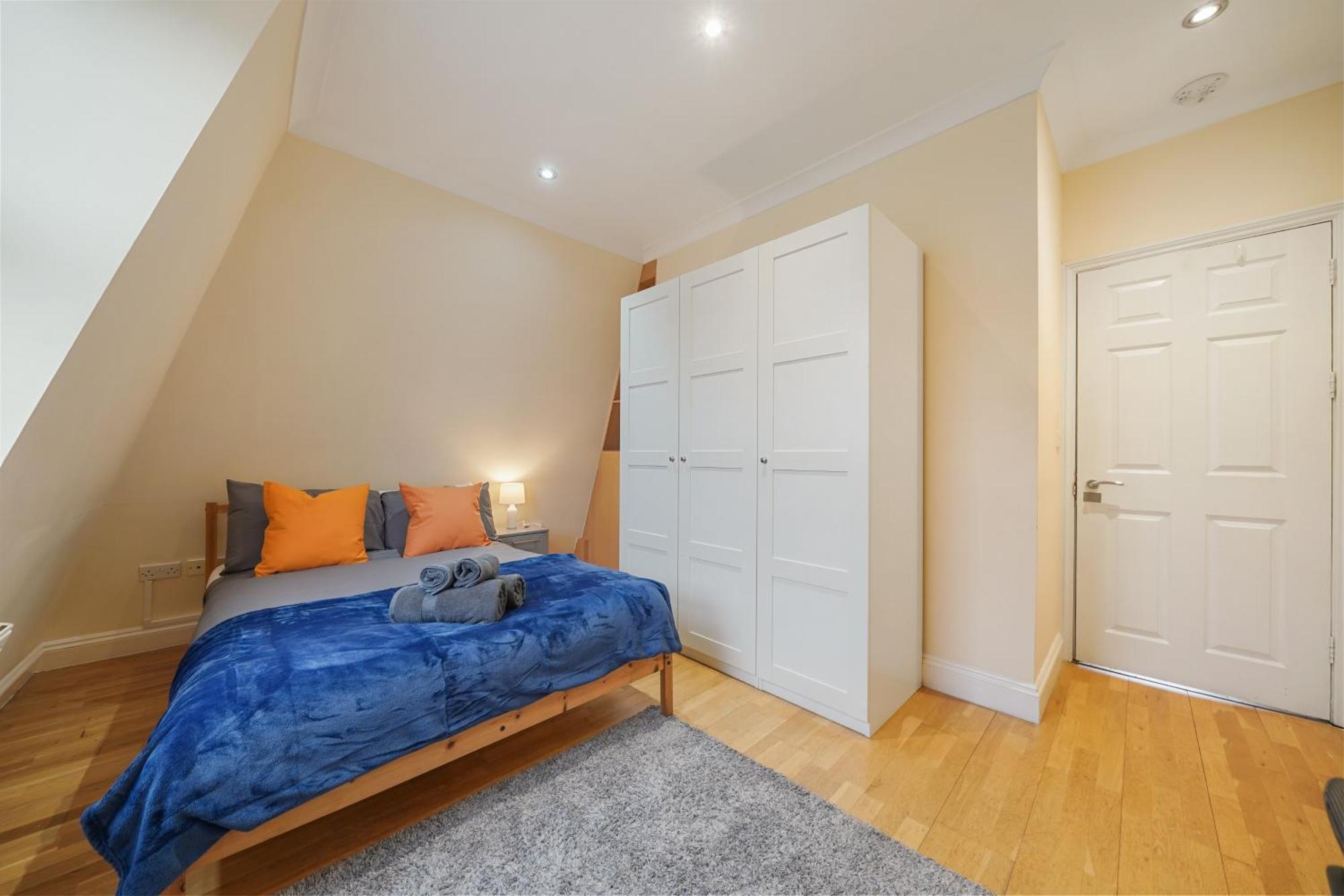Апартаменты The Chic Townhouse In Kings Cross!!! 3 Floors Лондон Экстерьер фото
